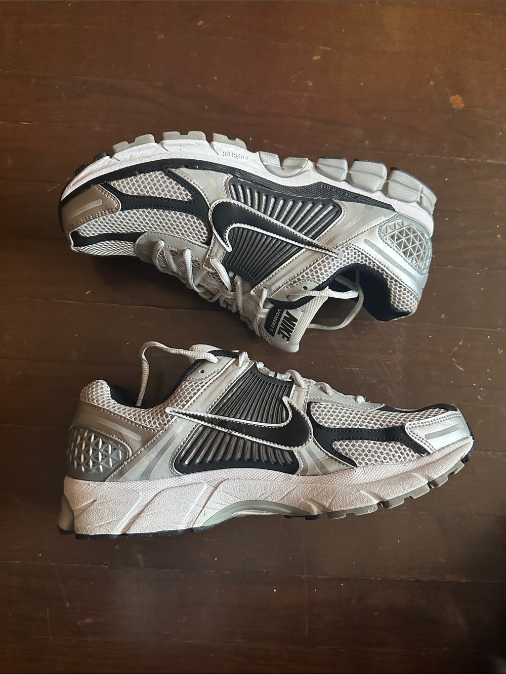 Nike Zoom Vomero 5 - Picture 3 of 5